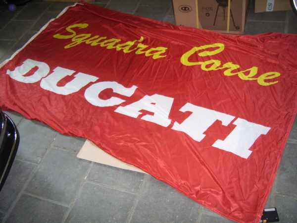 Flag-Ducati-Squadra-Corse