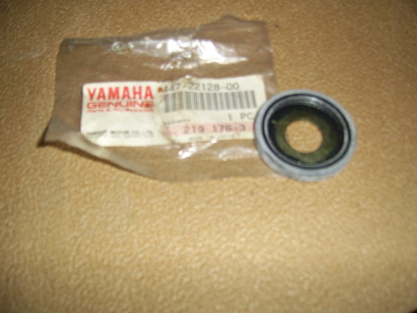 Yamaha-Cover-thrust-rear-arm-447-22128-00