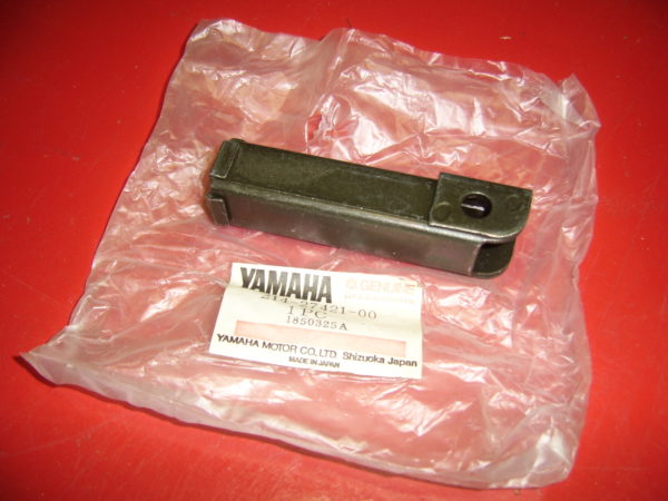 Yamaha-Footrest-214-27421-00