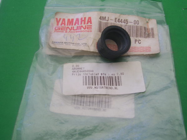 Yamaha-Grommet-4MJ-E4445-00