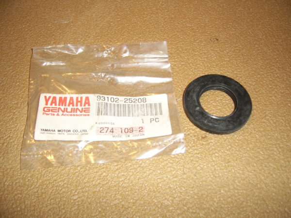 Yamaha-Oil-seal-93102-25208