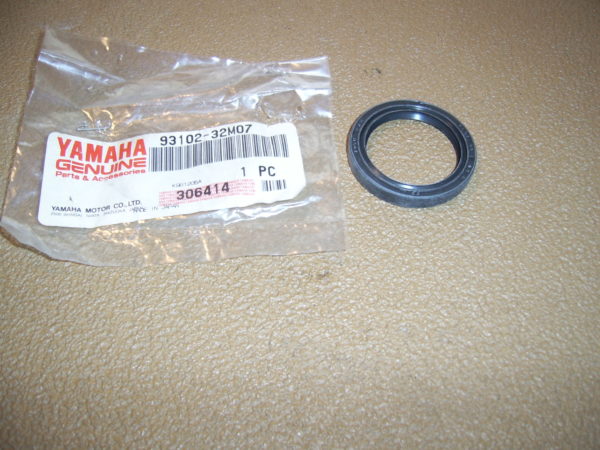 Yamaha-Oil-seal-93102-32M07