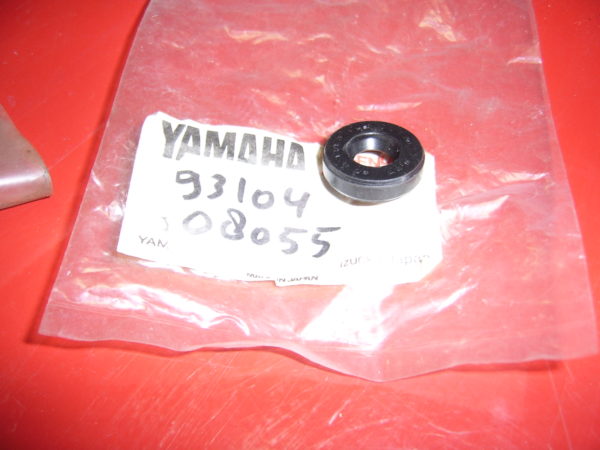 Yamaha-Oil-seal-93104-08055
