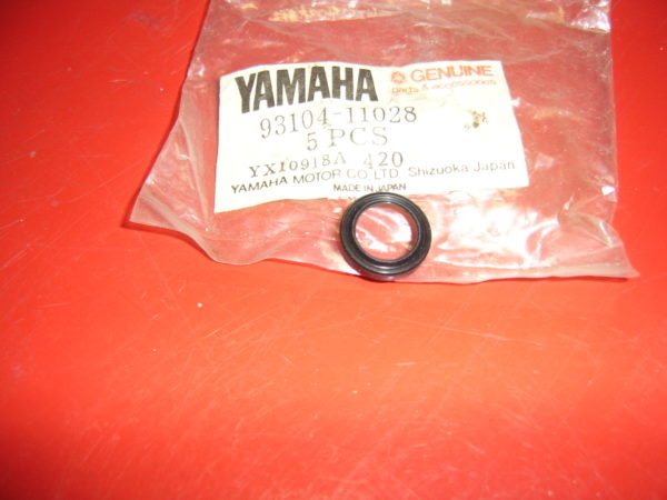 Yamaha-Oil-seal-93104-11028
