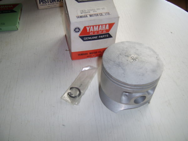 Yamaha-Piston-2K8-11631-00-96