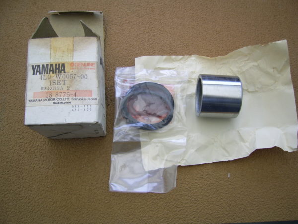 Yamaha-Piston-ass-y-caliper-4L0-W0057-00