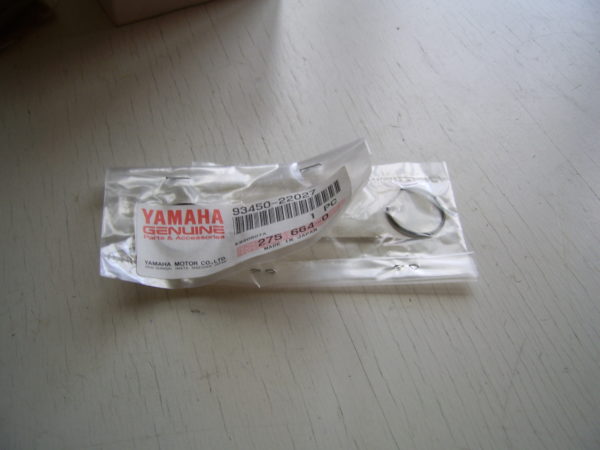 Yamaha-Piston-clip-93450-22027