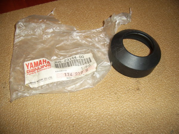 Yamaha-Seal-dust-3H5-23144-00