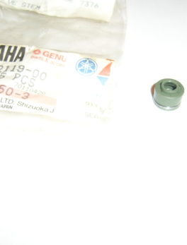 Yamaha-Seal-valve-stem-51Y-12119-00