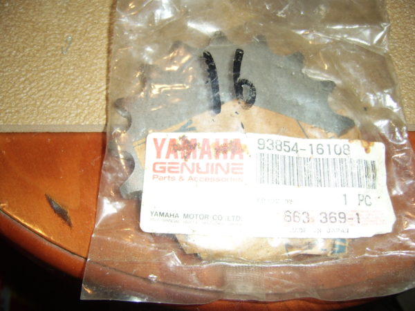 Yamaha-Sprocket-drive-93854-16108